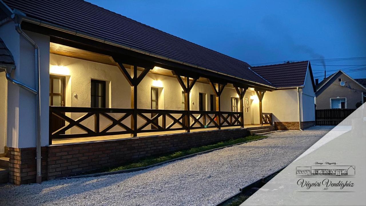 Végvári Vendégház Magyarbóly Esterno foto