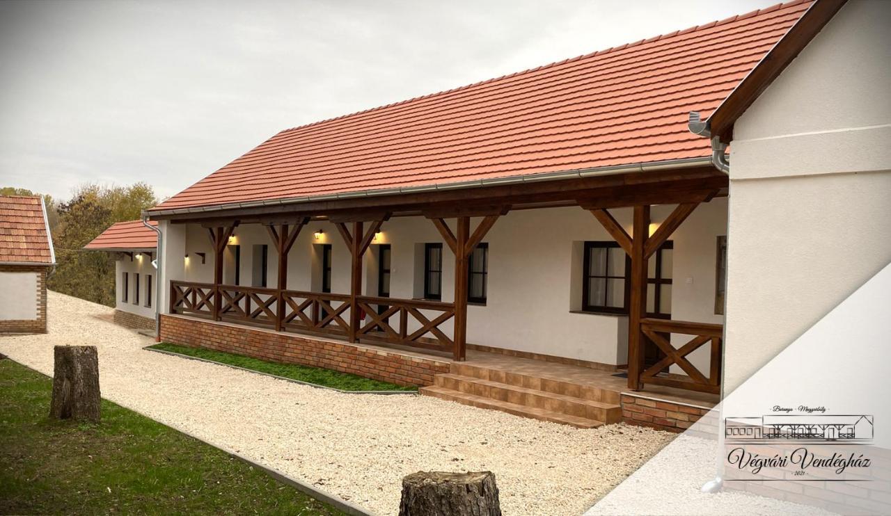 Végvári Vendégház Magyarbóly Esterno foto