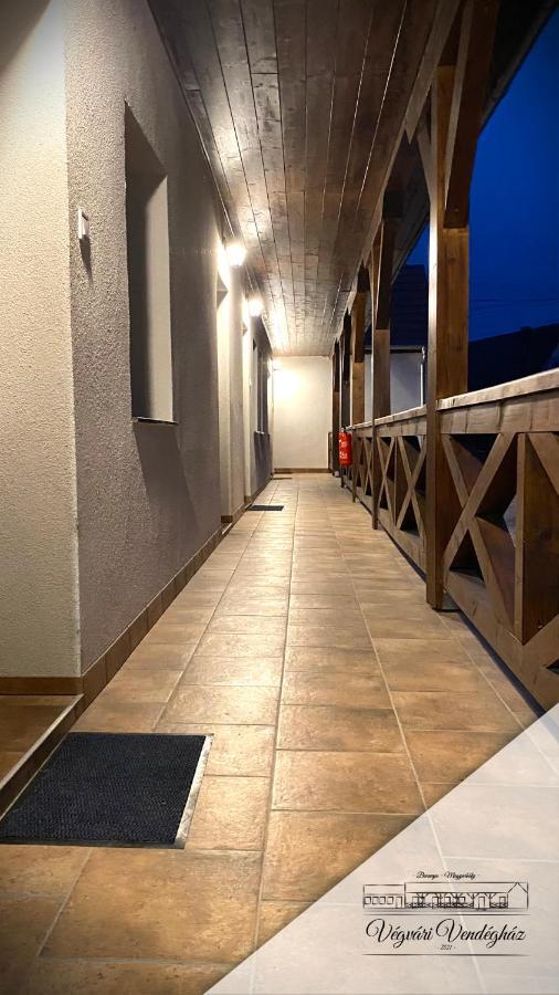 Végvári Vendégház Magyarbóly Esterno foto